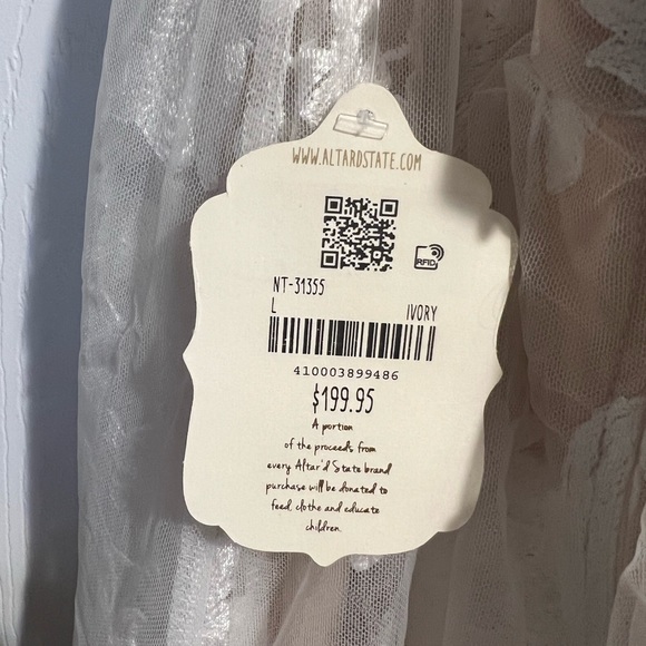 Gorgeous flora maxi dress with adjustable straps, cross back, antique floral. - Picture 4 of 4